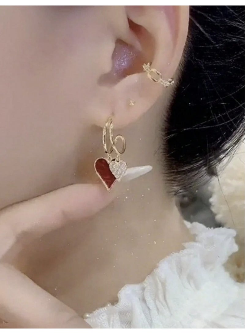 ڤيا أقراط نسائية راقية بتصميم قلب مزدوج، تجمع بين اللمعة الفاخرة والأناقة الناعمة لتمنحك إطلالة رومانسية تلفت الأنظار في كل مناسبة. - Image 3